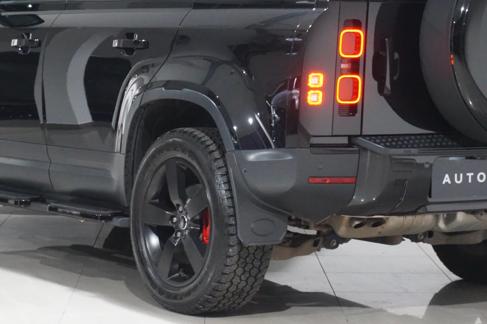 Land Rover Defender 110 3.0 D250 MHEV HSE Hard Top SUV 5dr Diesel Auto 4WD MWB Euro 6 (s/s) (250 ps)